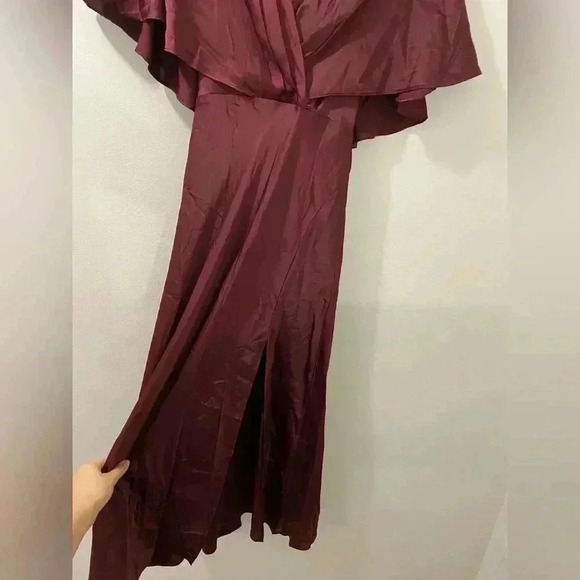 ASTR the Label Alessia Satin Flutter sleeve midi dress Size XS, WINE - Picture 4 of 5